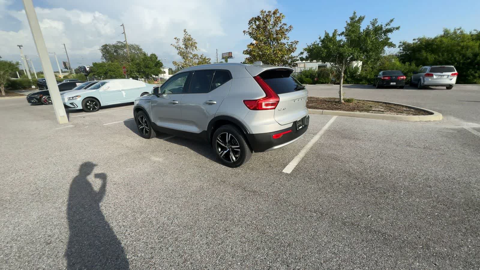 Used 2023 Volvo XC40 B4 Core w/ Convenience Package FWD image 6