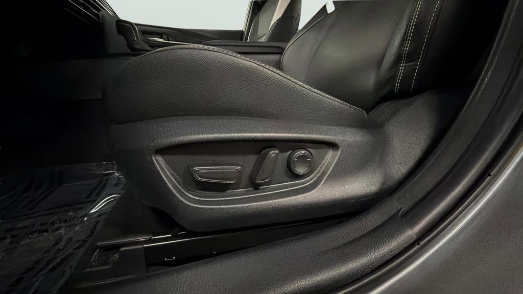 Used 2025 Toyota Camry SE FWD image 15