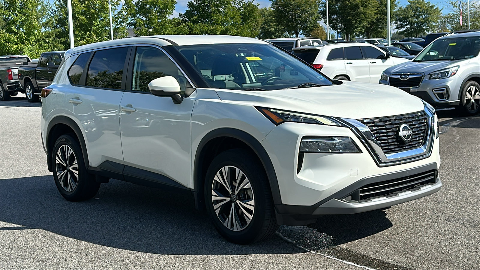 Used 2022 Nissan Rogue SV AWD/4WD image 2