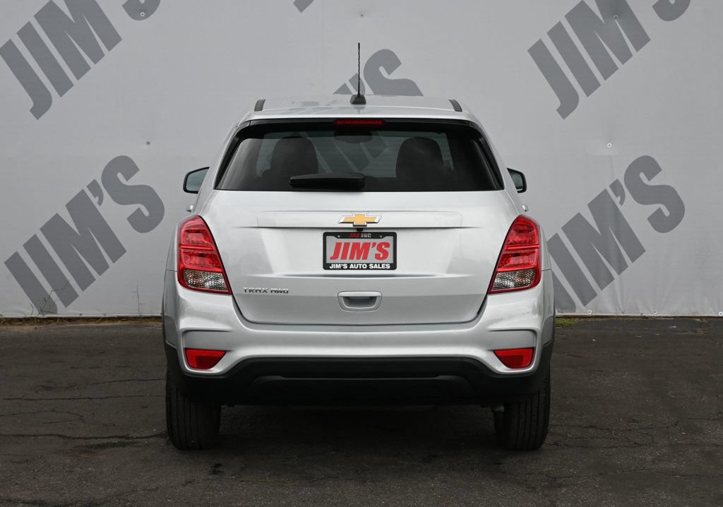 Used 2022 Chevrolet Trax LS w/ Tint and Cruise Package AWD/4WD image 5