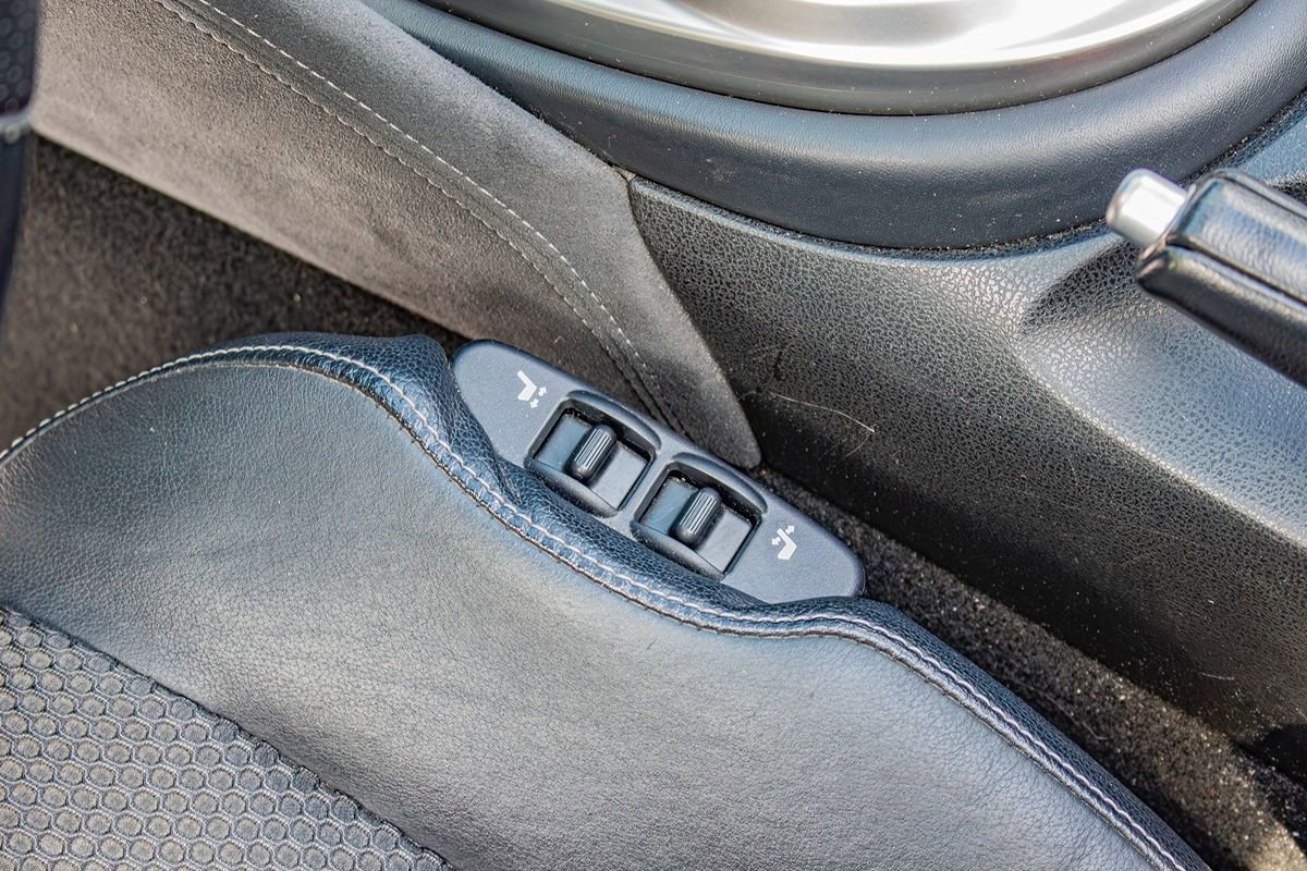 Used 2013 Nissan 370Z Touring RWD image 18