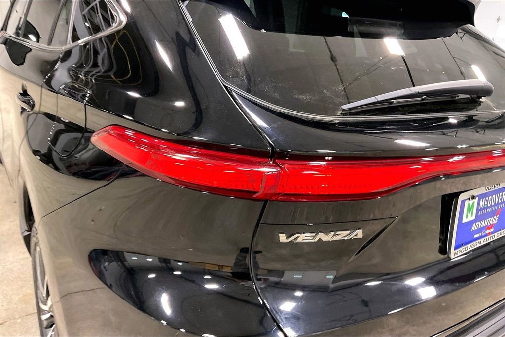 Used 2023 Toyota Venza LE AWD/4WD image 22