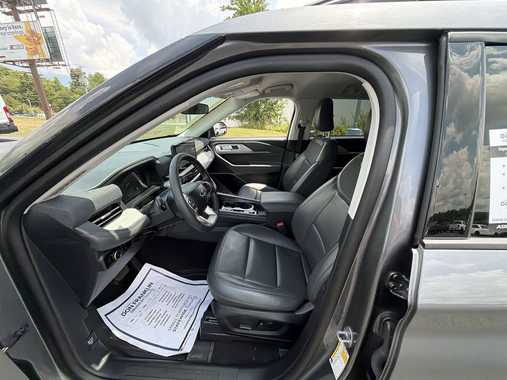 Used 2025 Ford Explorer Active w/ Active Comfort Package AWD/4WD image 11
