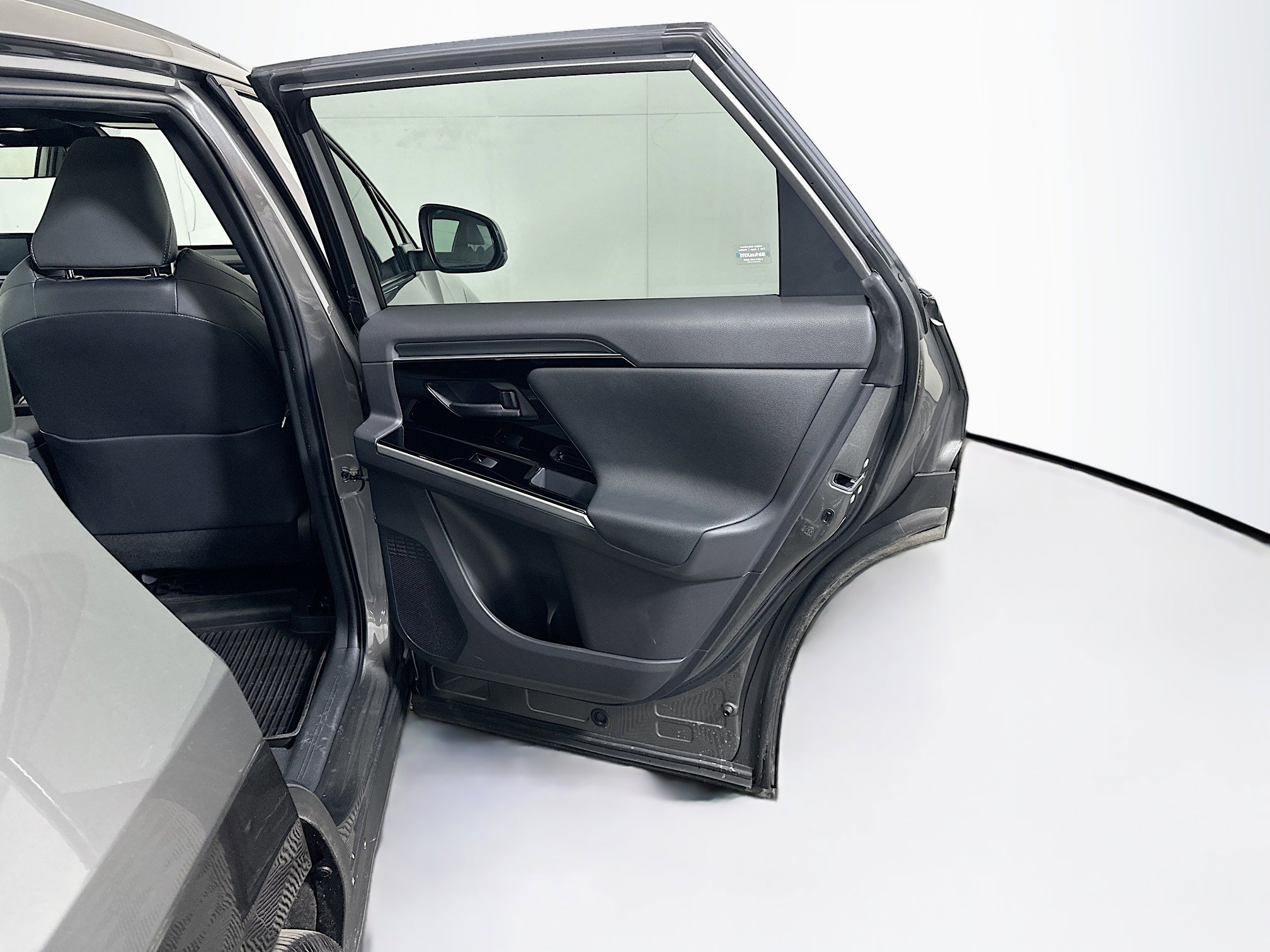 Used 2023 Toyota bZ4X XLE AWD/4WD image 32