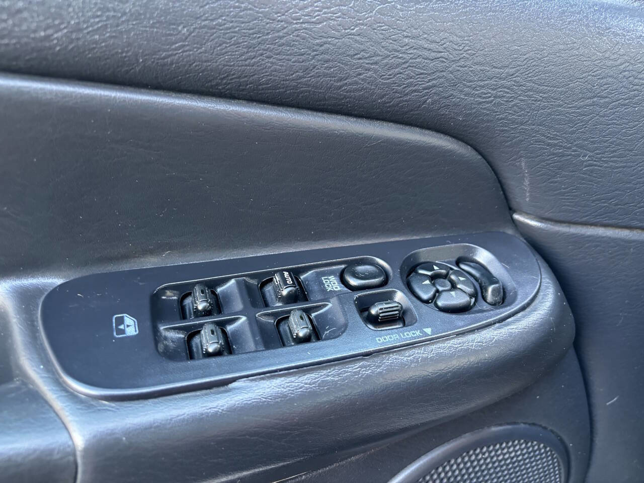 Used 2003 Dodge Ram 2500 Truck SLT image 18