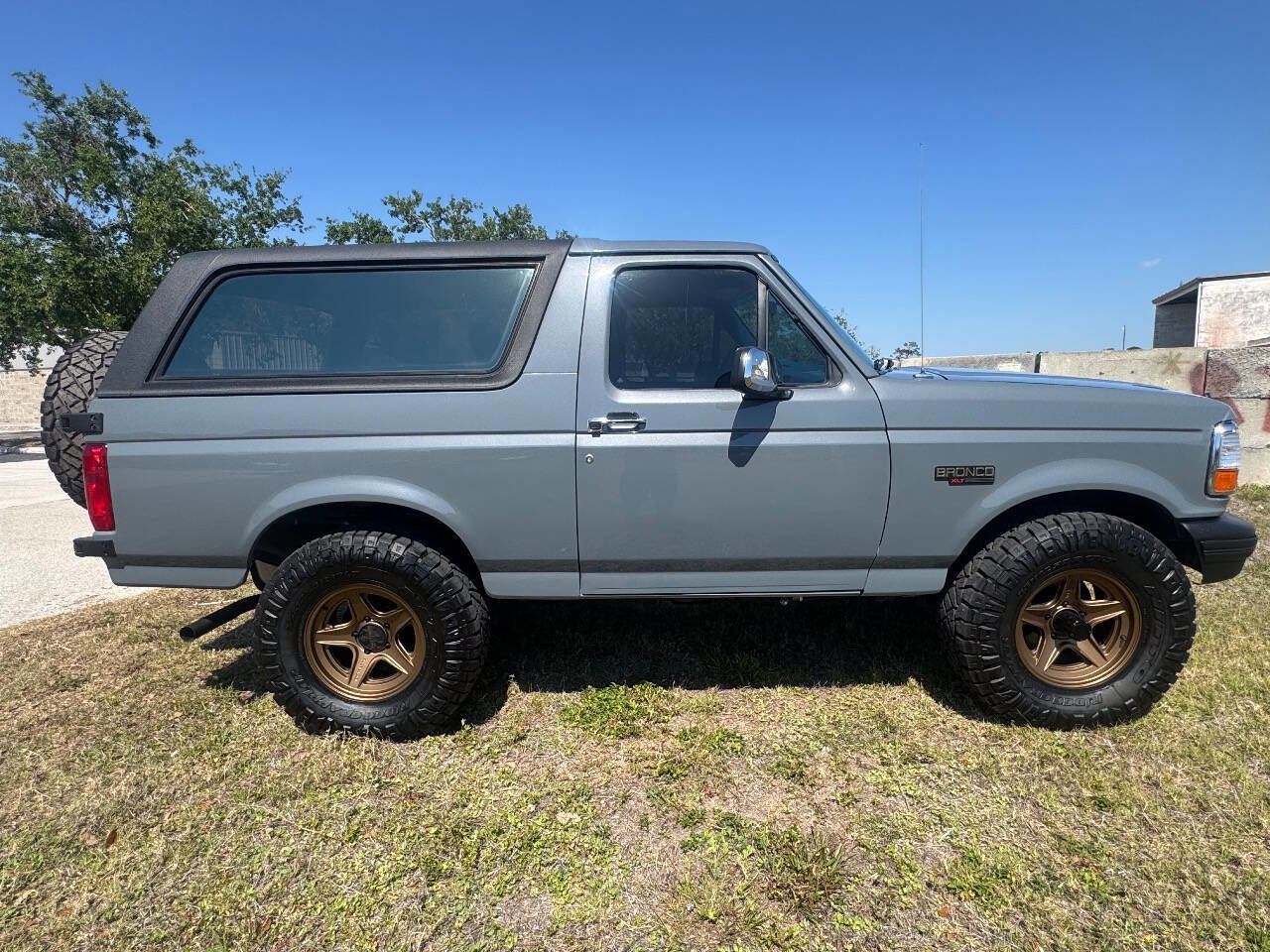 Used 1995 Ford Bronco XLT image 41
