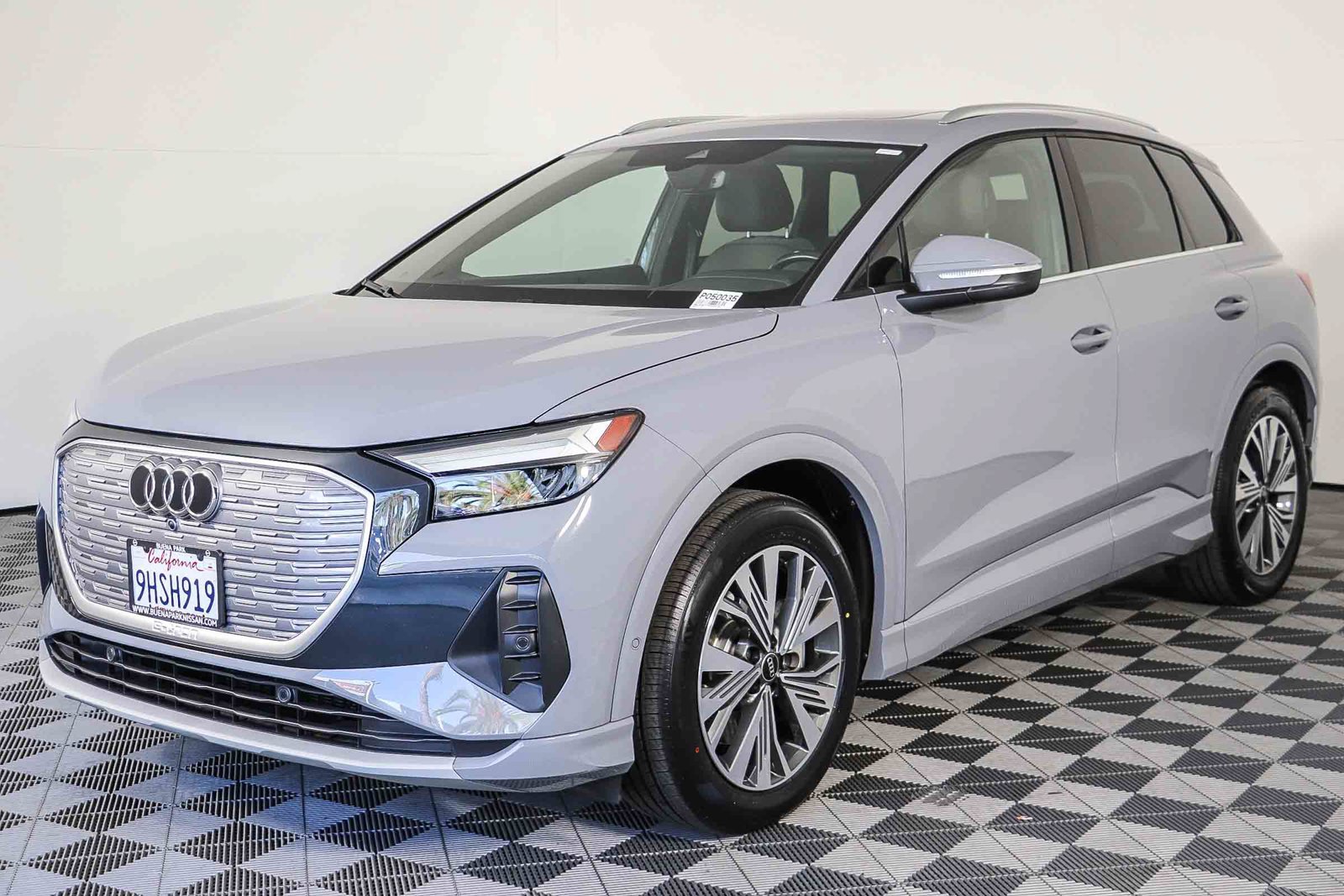 Used 2023 Audi Q4 e-tron Premium Plus w/ Premium Plus RWD image 3