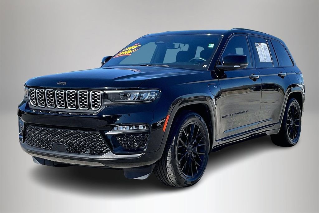 Used 2022 Jeep Grand Cherokee Summit w/ Luxury Tech Group V image 2