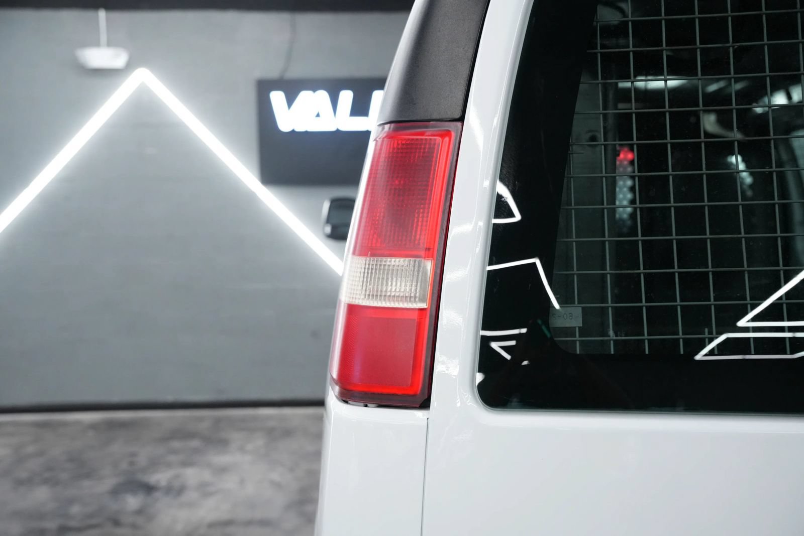 Used 2015 Chevrolet Express 2500 RWD image 15