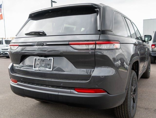 New 2026 Jeep Grand Cherokee Laredo image 5