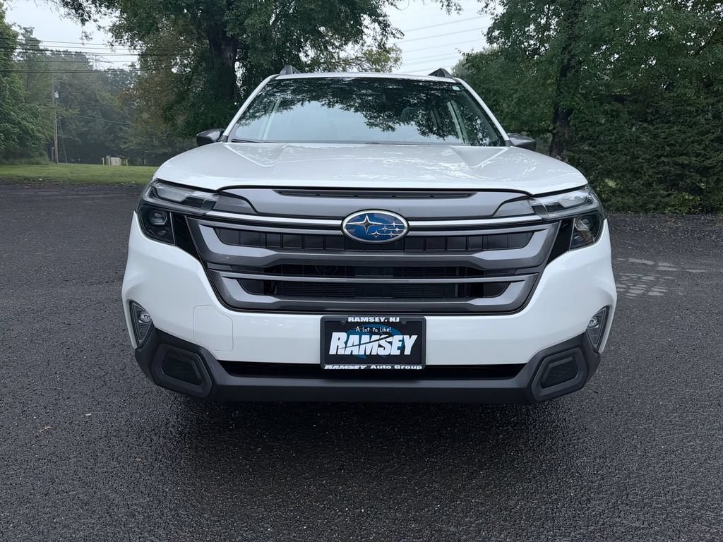 Used 2025 Subaru Forester Limited AWD/4WD image 3