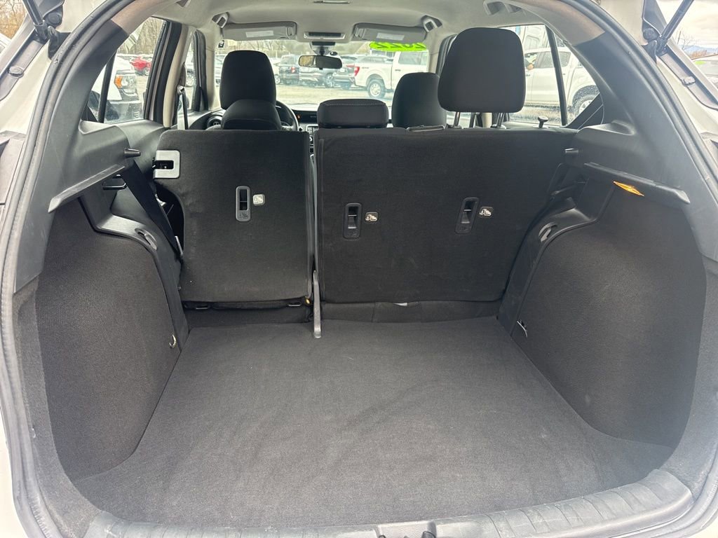 Used 2022 Nissan Kicks S image 32