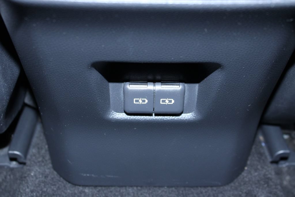 Used 2023 Toyota RAV4 XLE AWD/4WD image 17