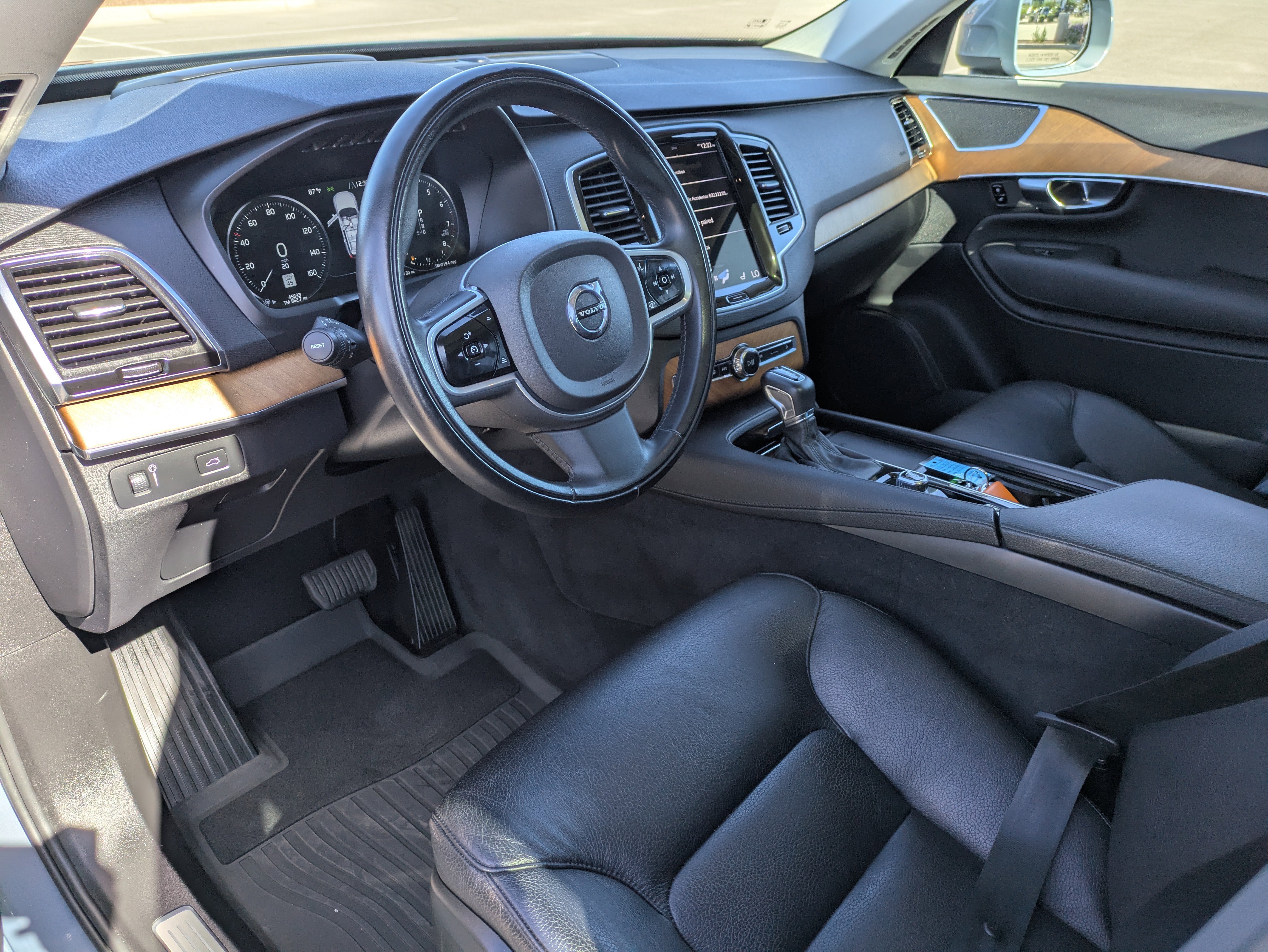 Used 2022 Volvo XC90 T5 Momentum w/ Advanced Package image 25