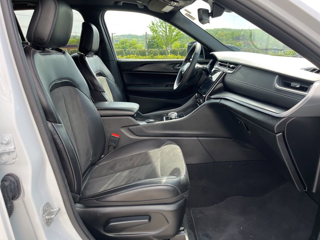 Used 2024 Jeep Grand Cherokee Altitude image 26