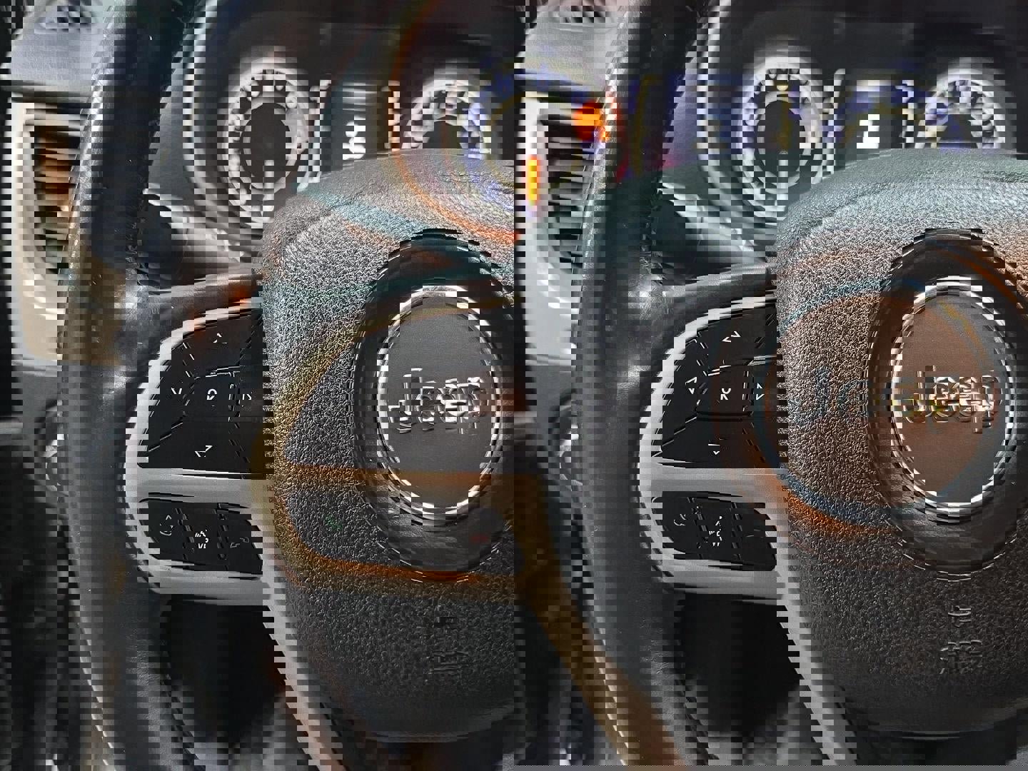 Used 2018 Jeep Cherokee Latitude w/ Cold Weather Group image 12