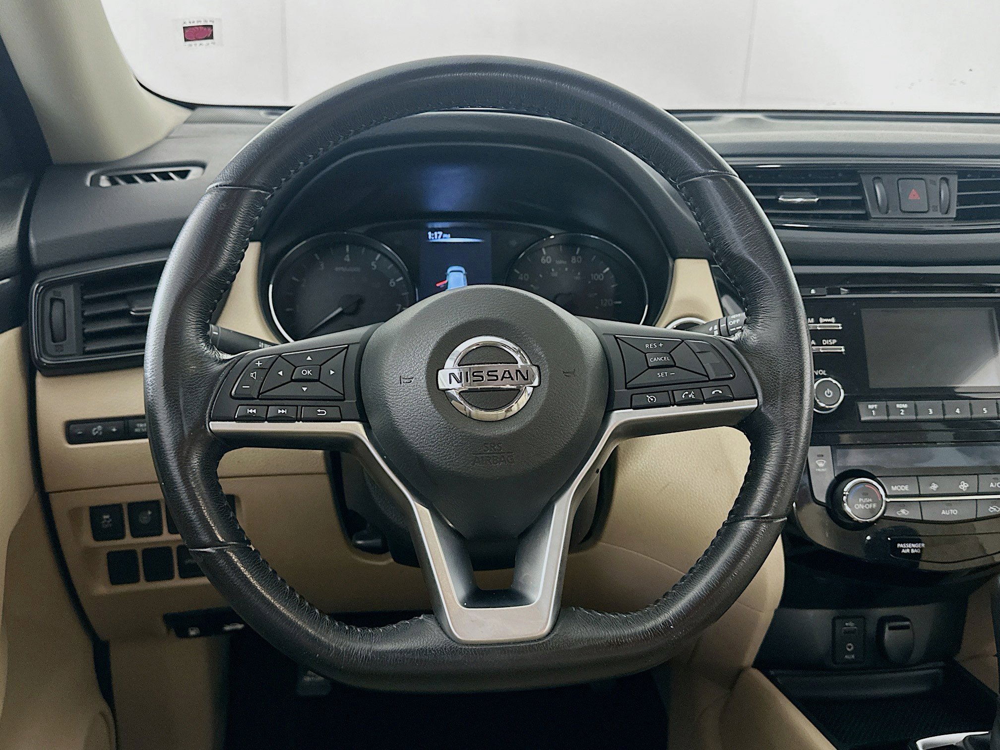 Used 2017 Nissan Rogue SV FWD image 17