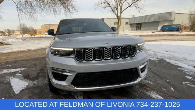 Used 2023 Jeep Grand Cherokee Summit w/ Luxury Tech Group V image 2