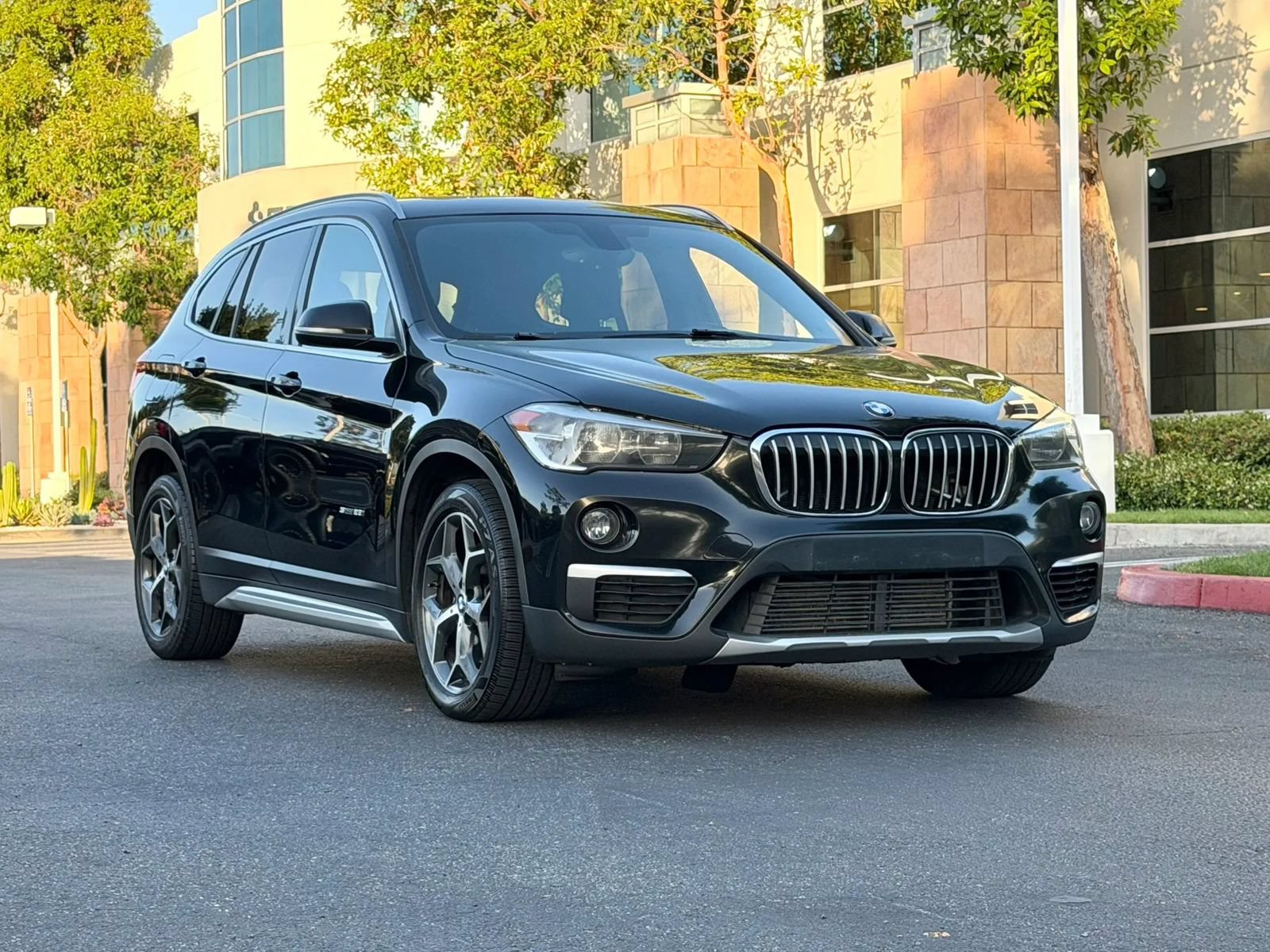Used 2018 BMW X1 sDrive28i FWD image 2