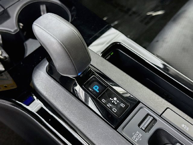 Certified 2025 Toyota Prius XLE FWD image 18