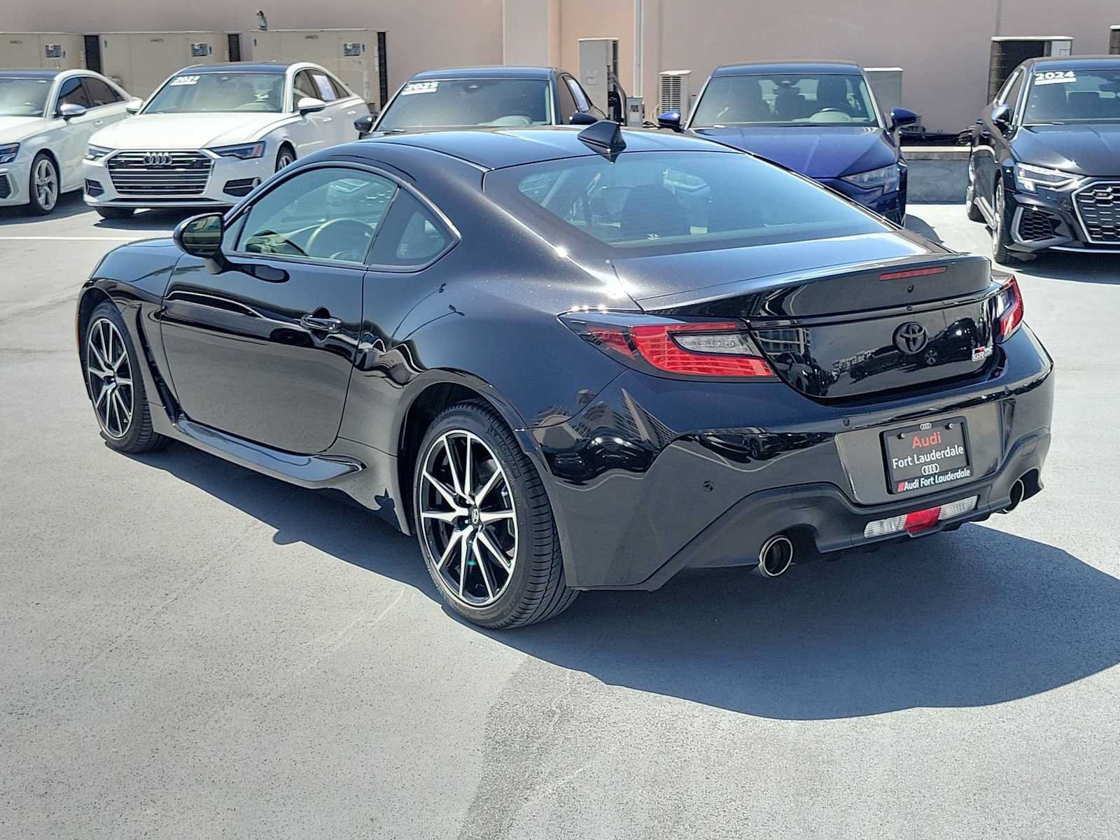 Used 2023 Toyota GR86 RWD image 4
