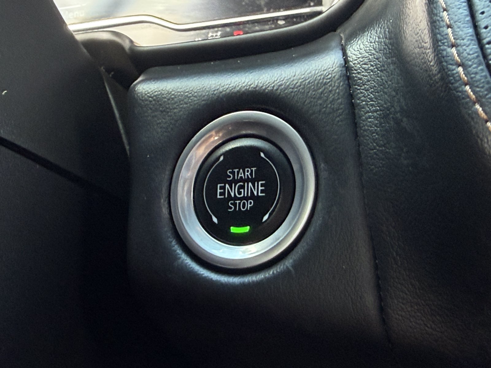 Used 2024 GMC Yukon AT4 w/ Technology Package AWD/4WD image 23