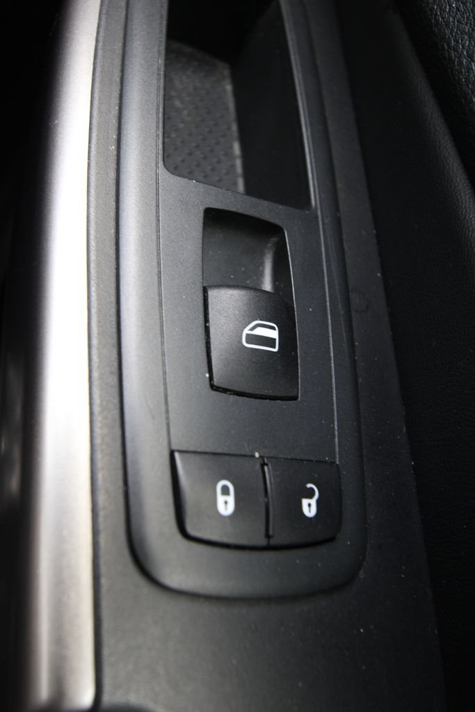 Used 2020 Jeep Cherokee Latitude w/ Cold Weather Group AWD/4WD image 24