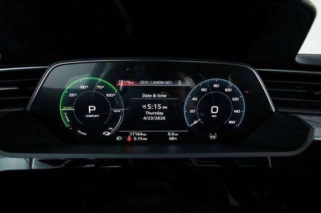 Used 2023 Audi e-tron Premium Plus w/ Premium Plus Package AWD/4WD image 10