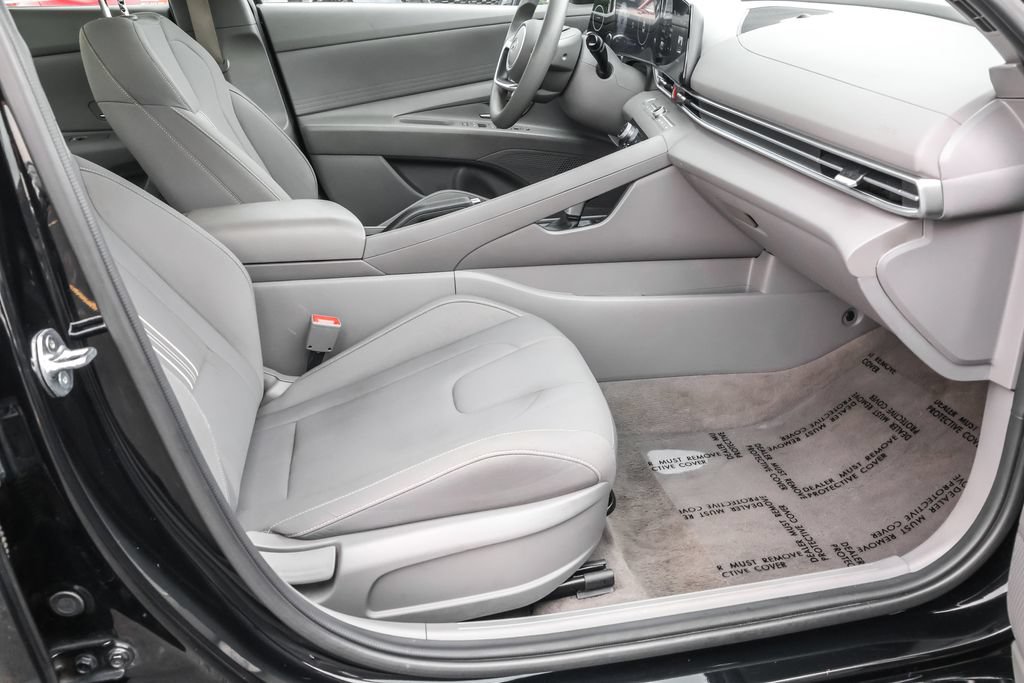 Used 2024 Hyundai Elantra SEL FWD image 35