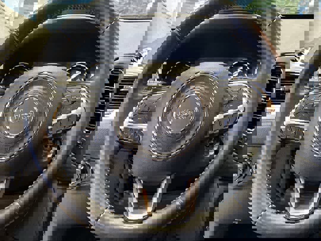 Used 2018 Jeep Compass Latitude w/ Popular Equipment Group AWD/4WD image 17