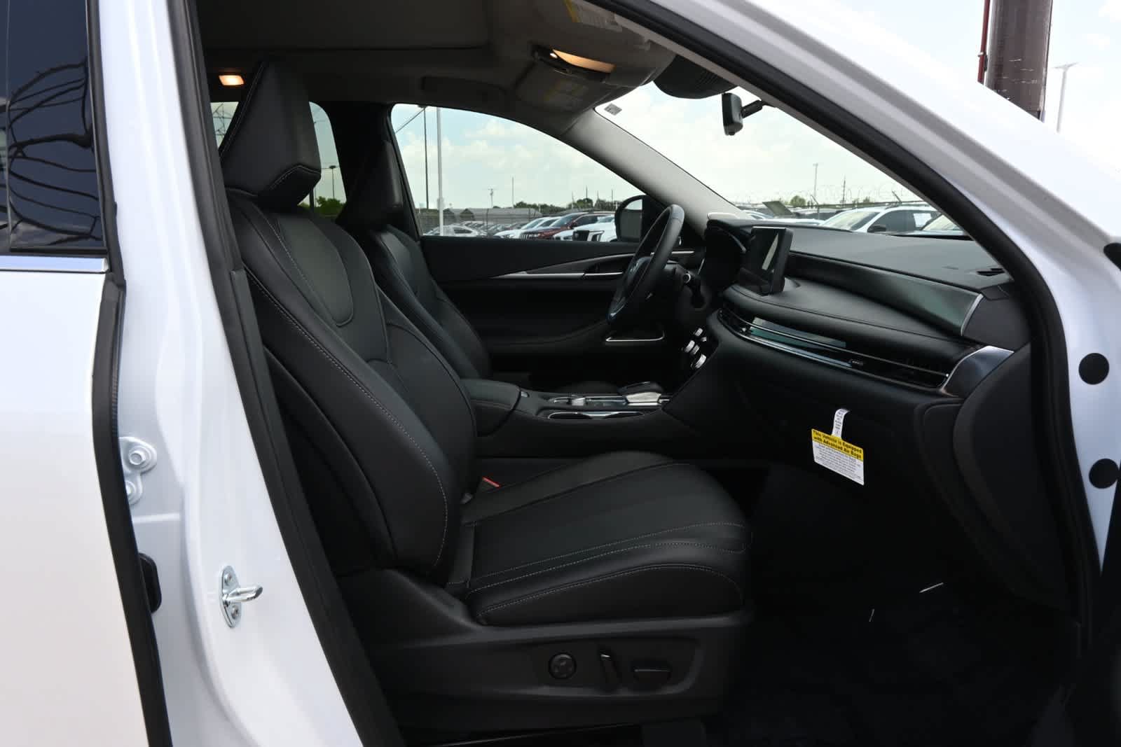 Certified 2026 INFINITI QX60 Luxe w/ Cargo Package FWD image 23