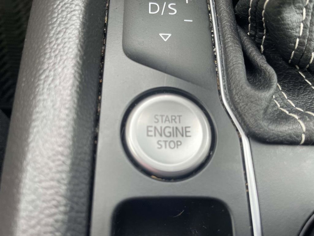 Used 2023 Volkswagen Atlas SEL R-Line image 22