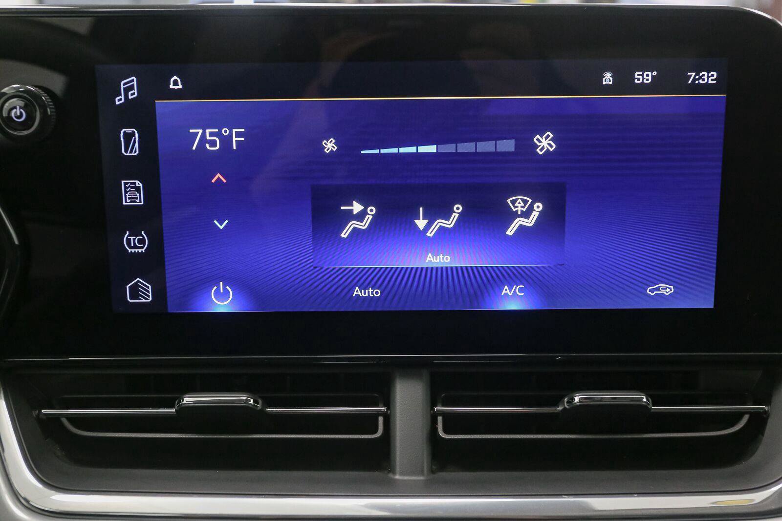 Used 2025 Chevrolet Trax LT FWD image 23