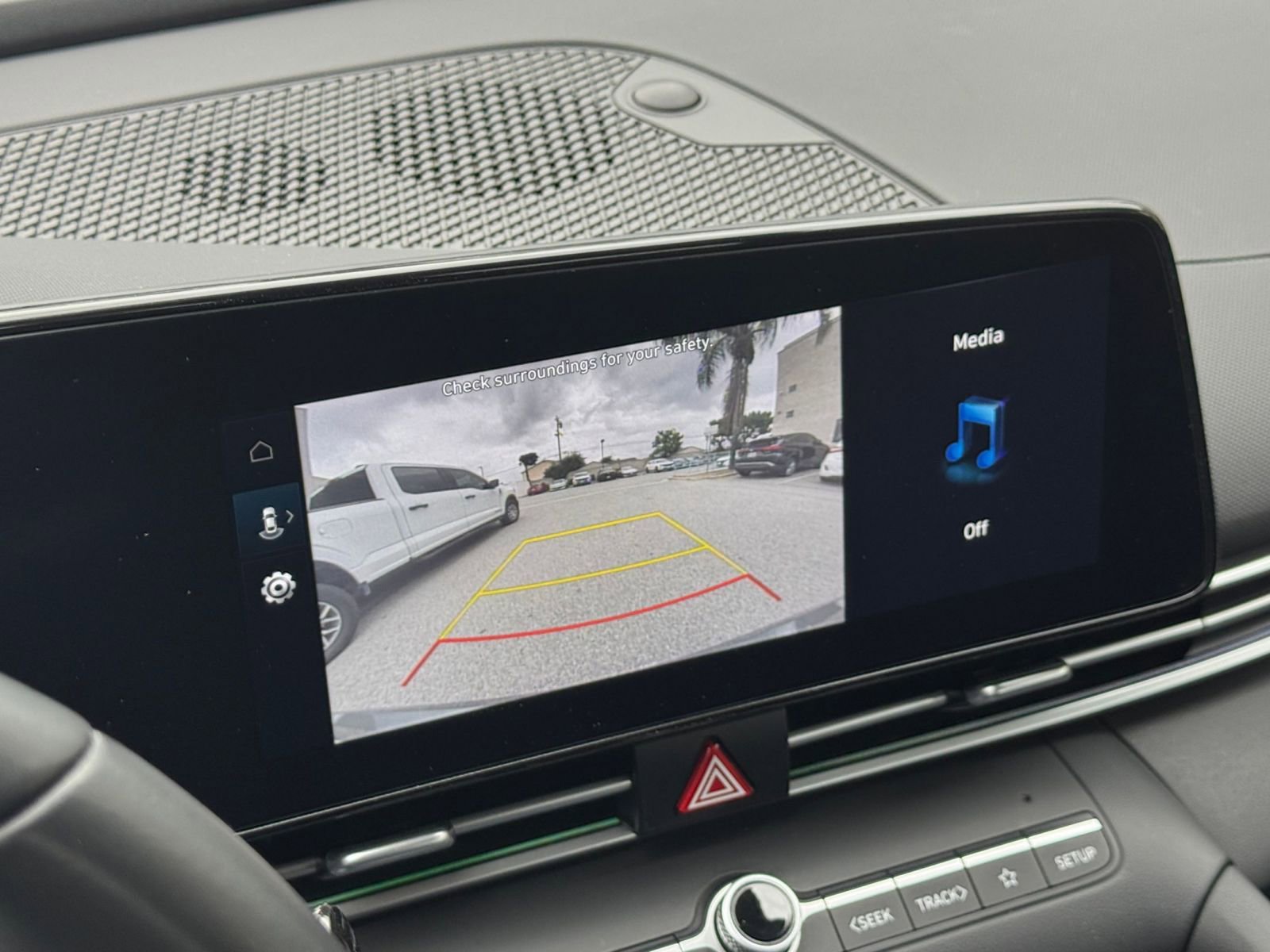 Used 2025 Hyundai Elantra Limited FWD image 25
