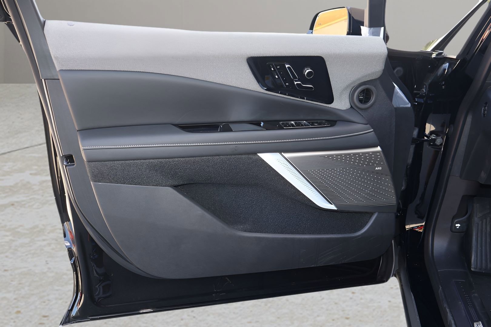 New 2026 Cadillac Optiq Luxury 1 RWD image 9