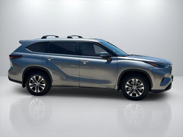 Certified 2026 Toyota Highlander XLE AWD/4WD image 4