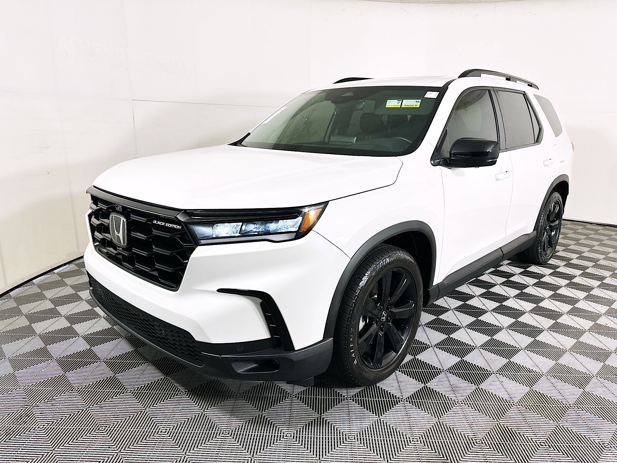 Used 2025 Honda Pilot Black Edition image 7