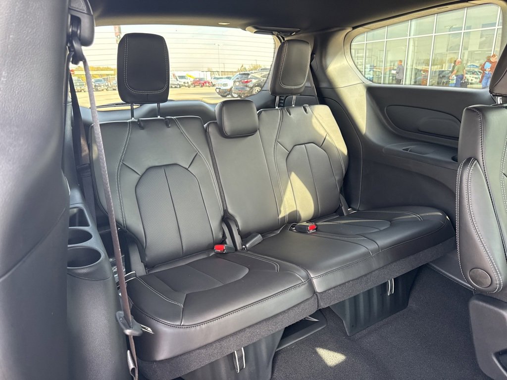 New 2026 Chrysler Pacifica Select image 31