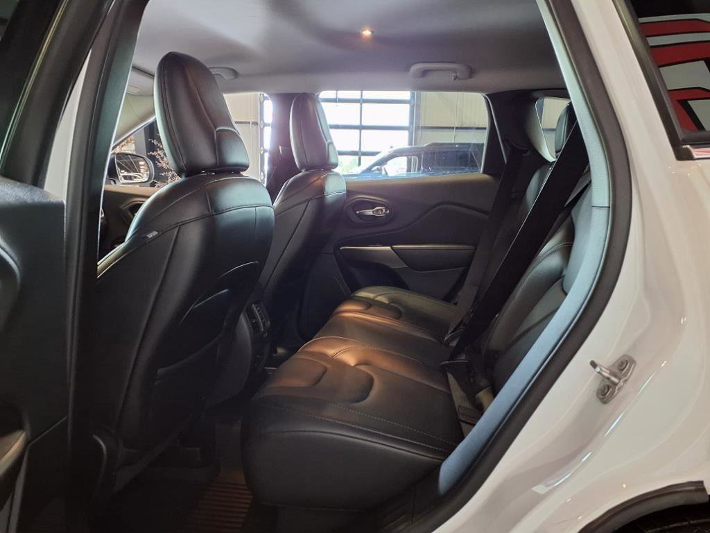Used 2019 Jeep Cherokee Limited image 15