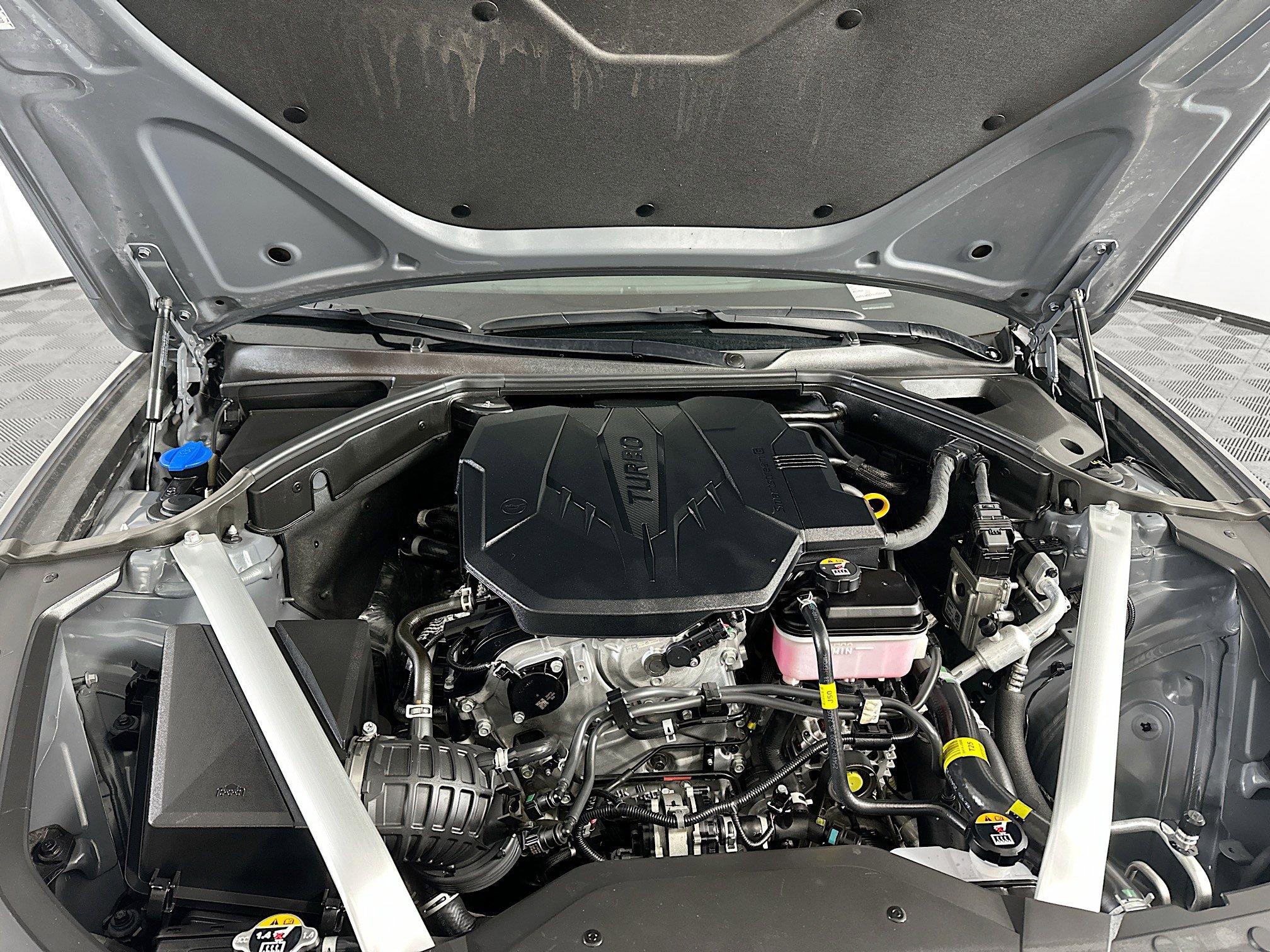 Used 2025 Genesis G70 2.5T image 34