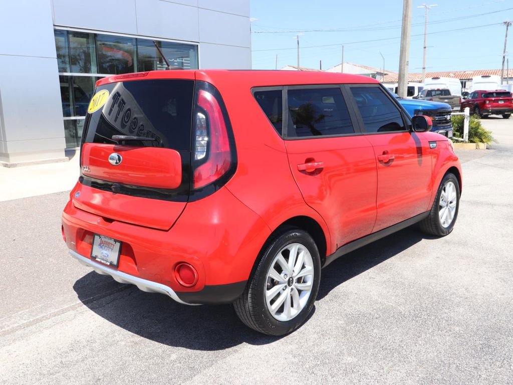 Used 2017 Kia Soul + image 15