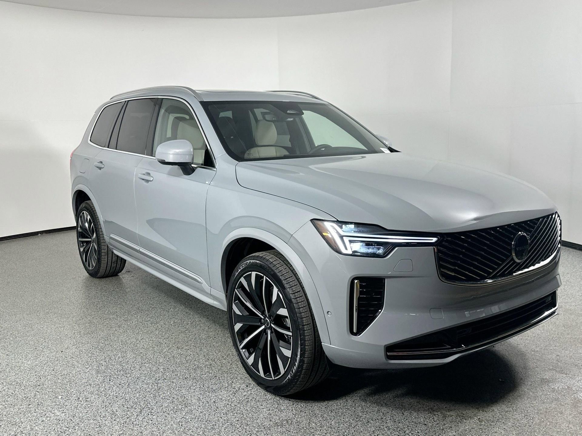 New 2026 Volvo XC90 B6 Plus w/ Protection Package Premier image 3