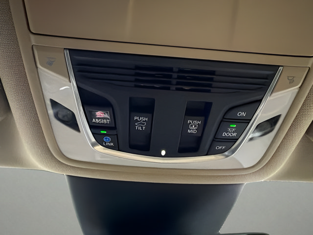 Used 2023 Acura MDX w/ Technology Package FWD image 28