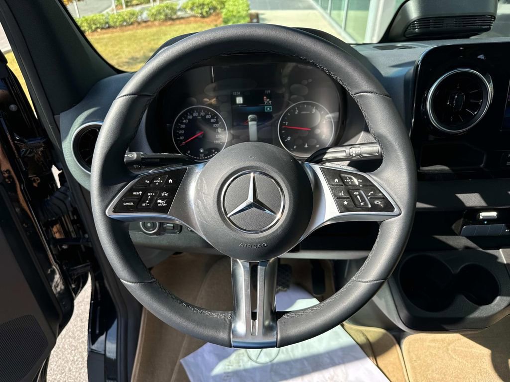 Used 2025 Mercedes-Benz Sprinter 3500 image 21