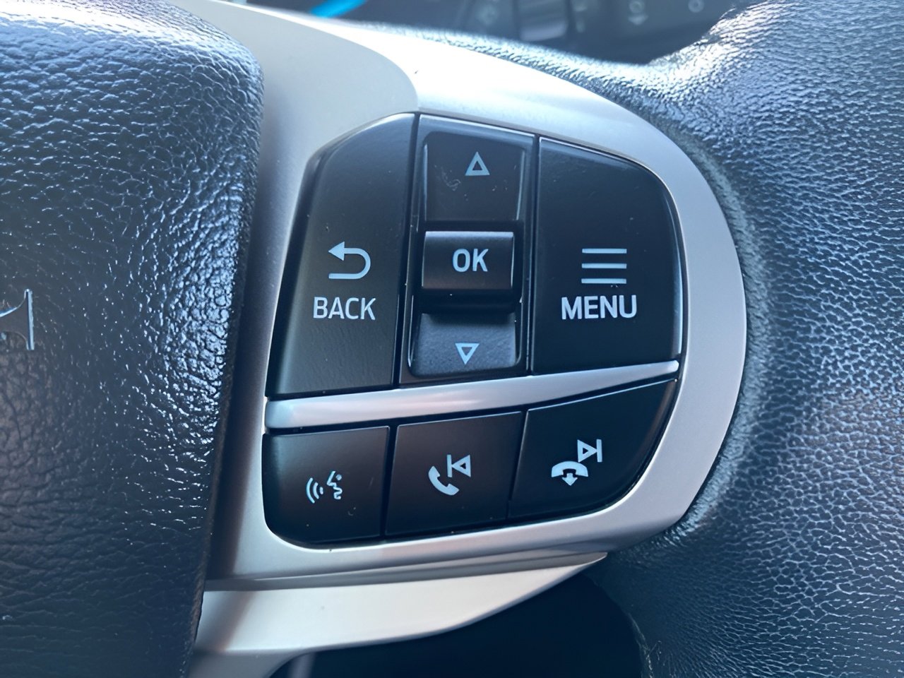 Used 2022 Ford Explorer XLT image 45