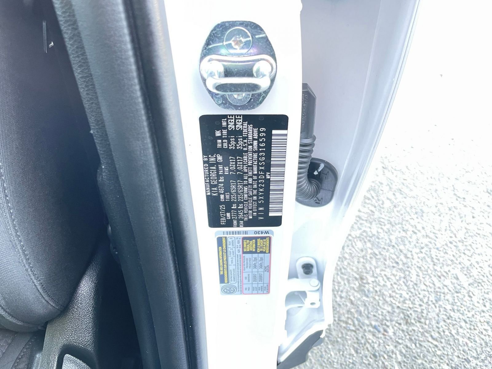 Used 2025 Kia Sportage LX image 29