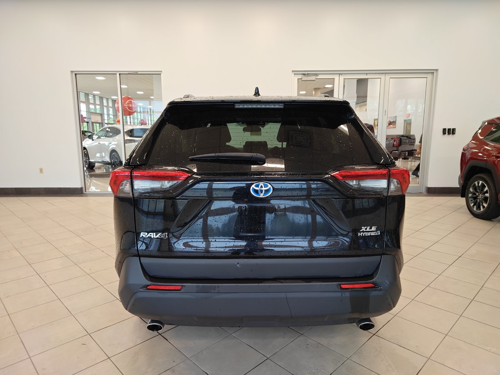 Used 2021 Toyota RAV4 XLE Premium AWD/4WD image 4