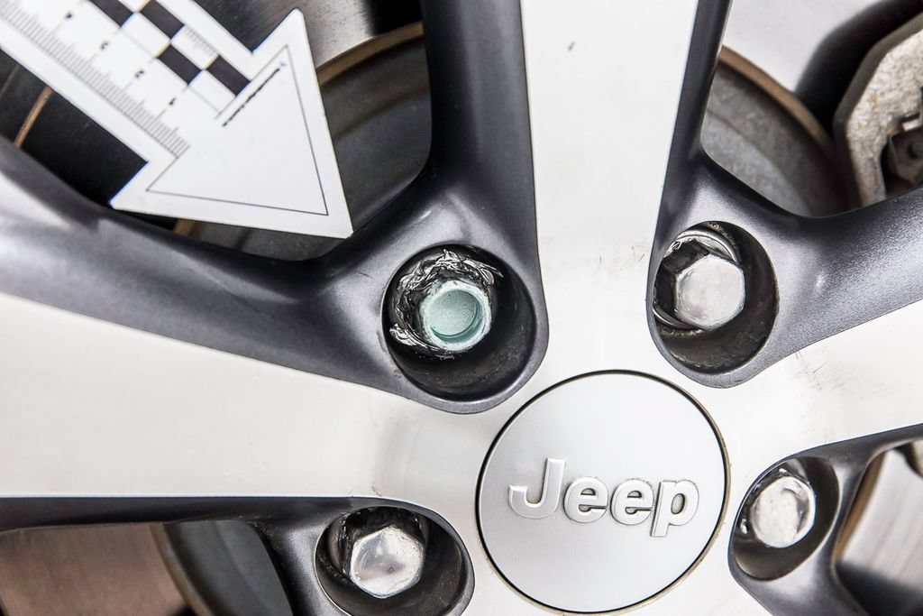 Used 2020 Jeep Cherokee Limited AWD/4WD image 40