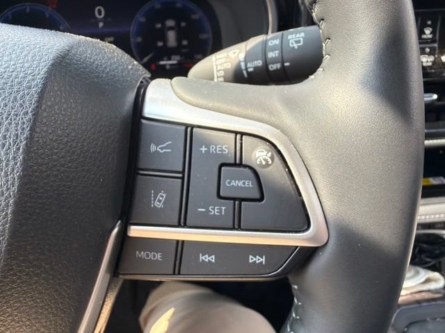 Used 2023 Toyota Highlander Platinum FWD image 17