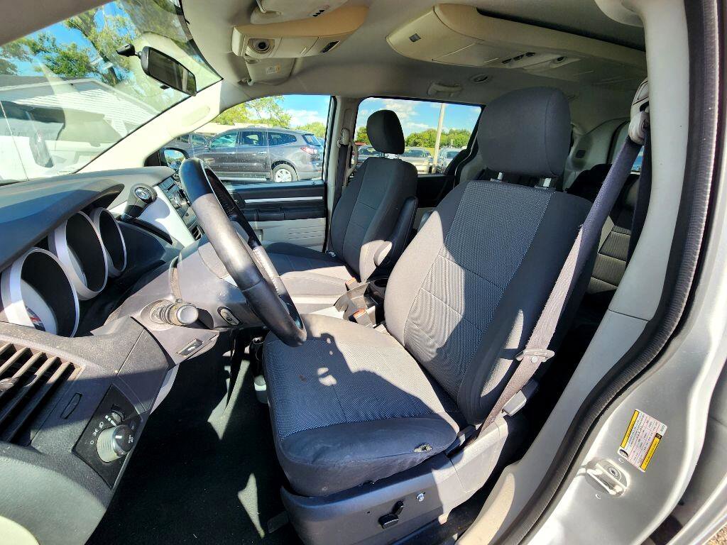 Used 2008 Dodge Grand Caravan SXT image 13